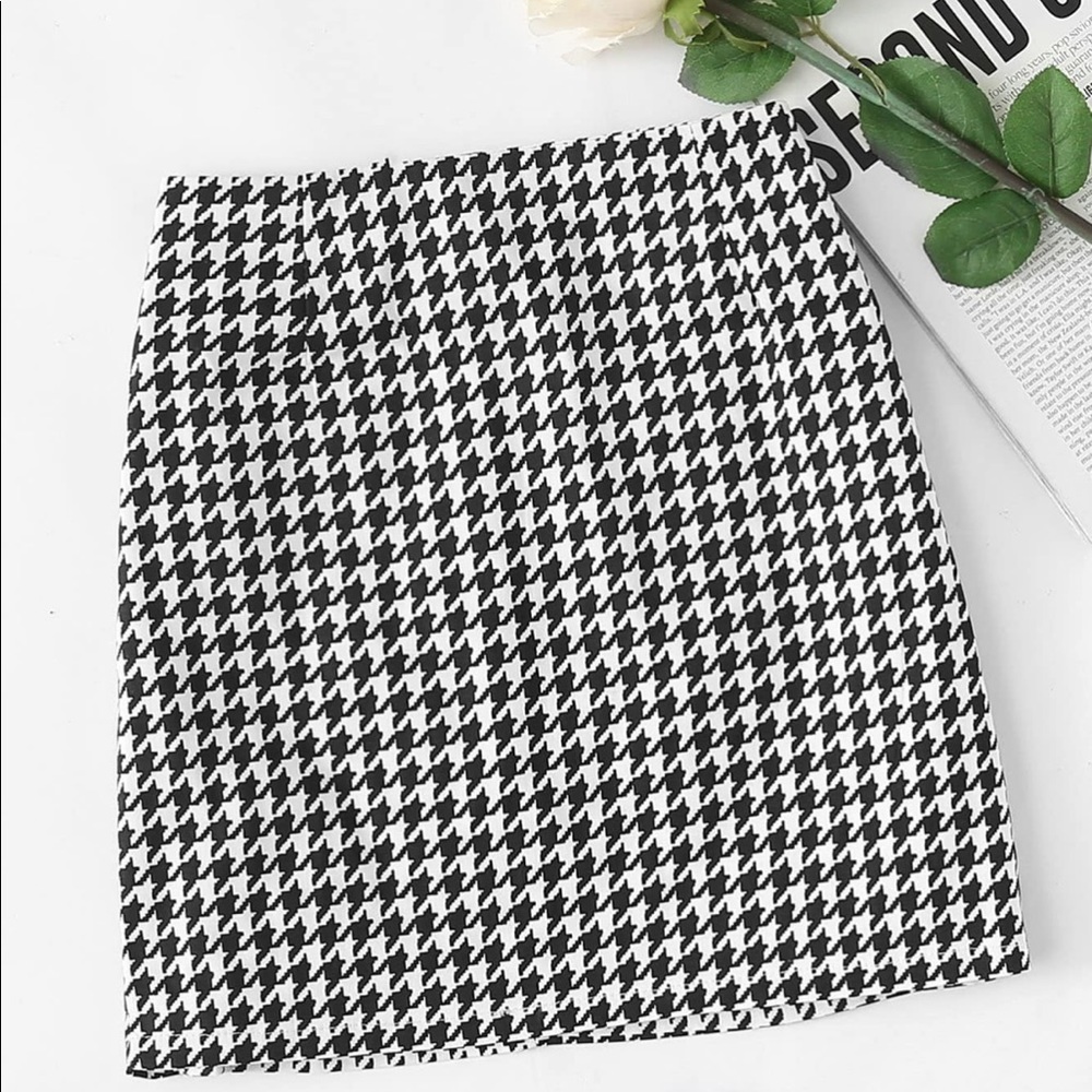 Houndstooth zip back skirt